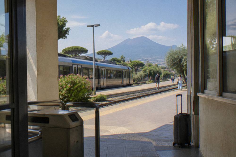 A regional train at a Circumvesuviana station platform outside Naples