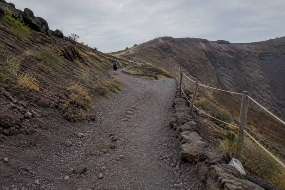 The gravel Trail 5 crater path rising toward the Vesuvius rim