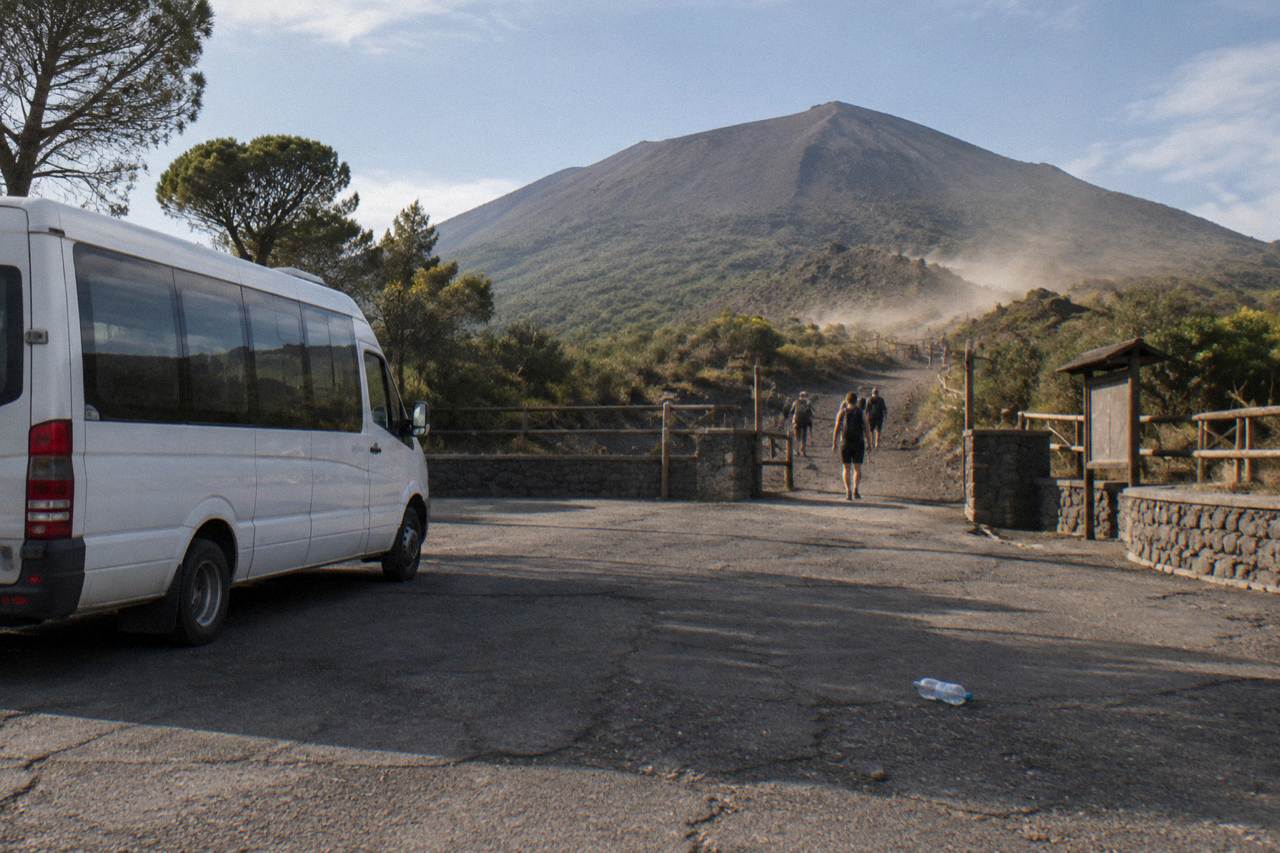 A shuttle minibus parked at the Quota 1000 plaza below the Vesuvius crater path