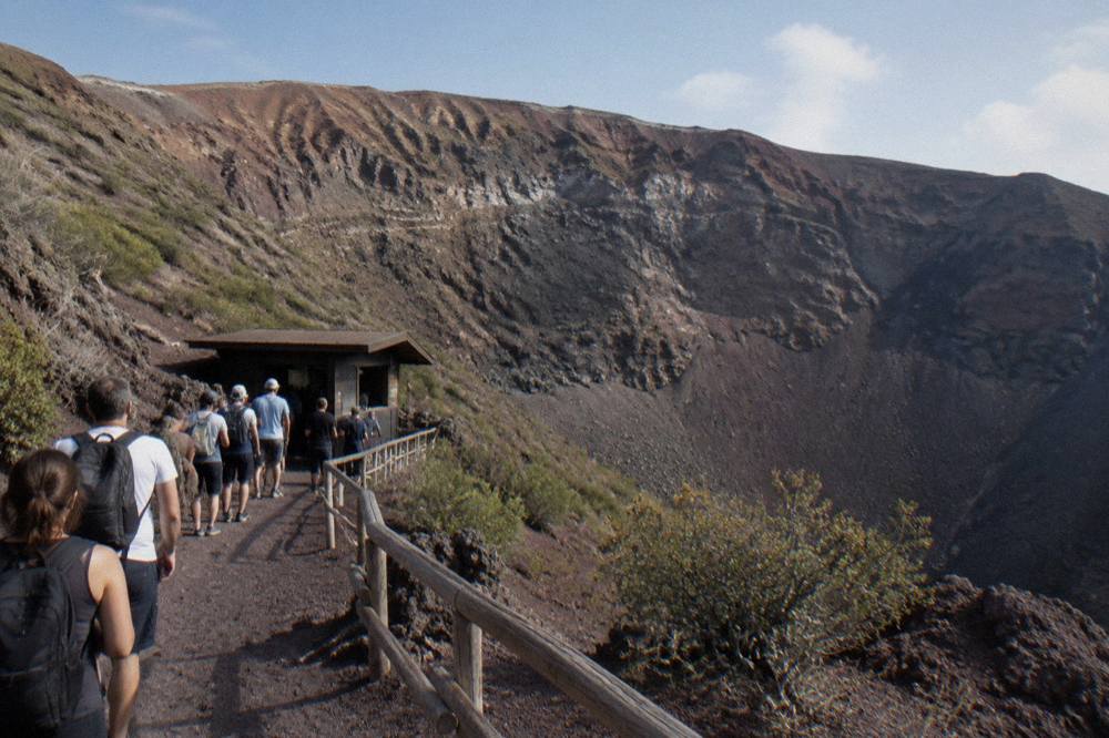 The ticket hut on the Gran Cono path at 1,118 metres with the crater rim above